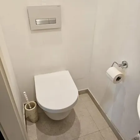 아파트 Bright, Comfy Flat, Location *