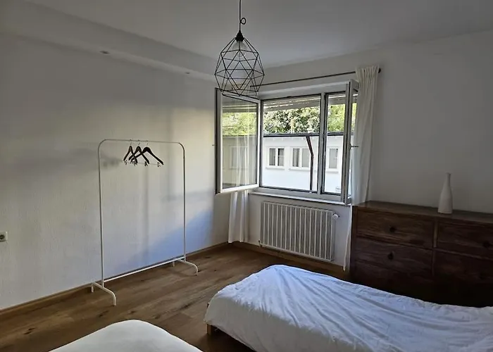 Bright, Comfy Flat, Location Apartment