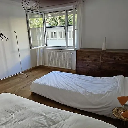 Bright, Comfy Flat, Location *