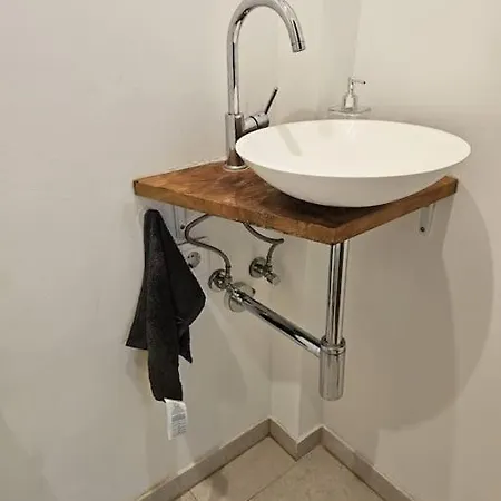 Daire Bright, Comfy Flat, Location *