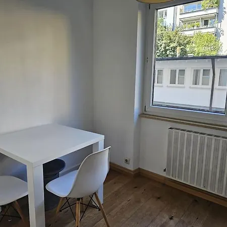 Lejlighed Bright, Comfy Flat, Location