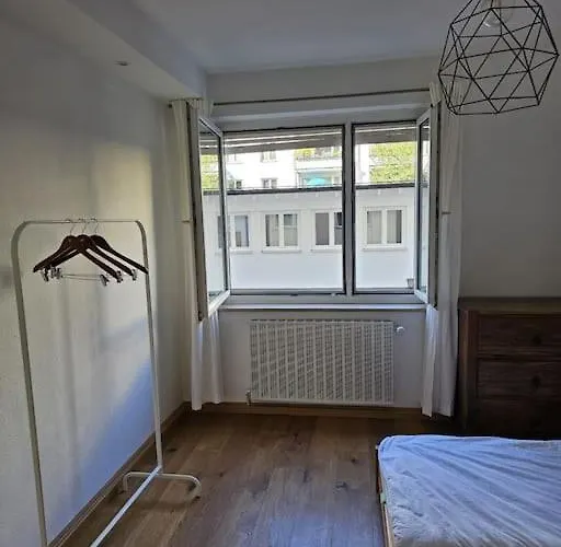 Bright, Comfy Flat, Location *