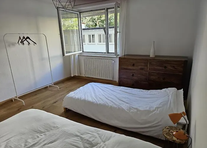 Bright, Comfy Flat, Location *